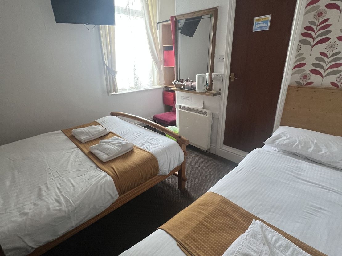 Manuela Rose Hotel, 6-8, Hornby Road, Blackpool, FY1