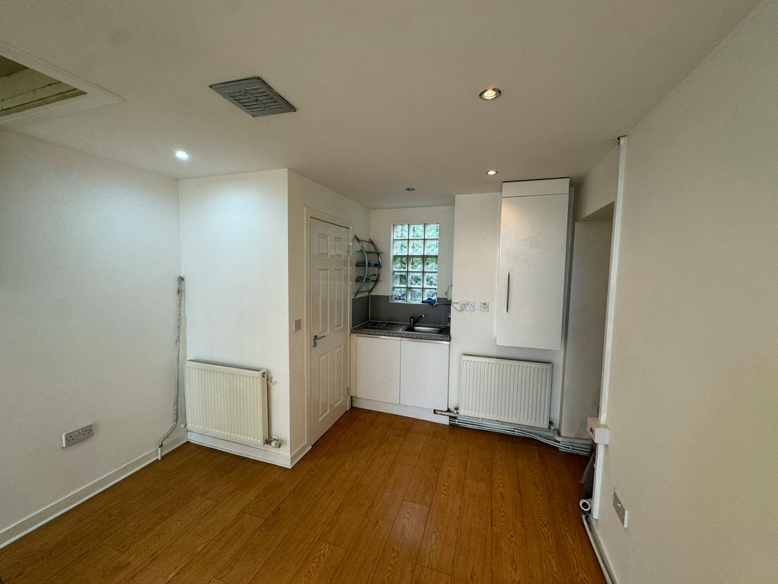 645 Duke Street, Glasgow, G31 1QA