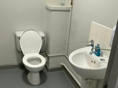 Property Image for 923 Yeovil Road, Slough Trading Estate, Slough, SL1 3NH