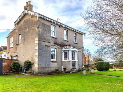 Property Image for Dean Farm House (Whole - Lot A And B), Evesham Road, Bishops Cleeve, Cheltenham, Gloucestershire, GL52 8SA