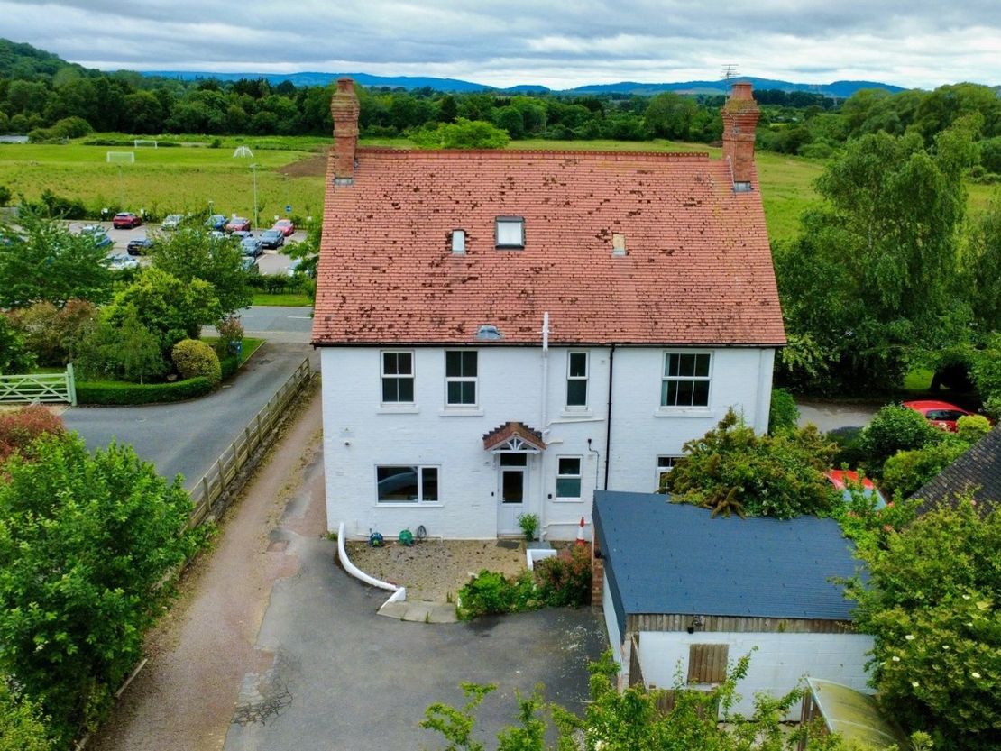 Brook House, Station Road, Broadway, Worcestershire, WR12 7DE
