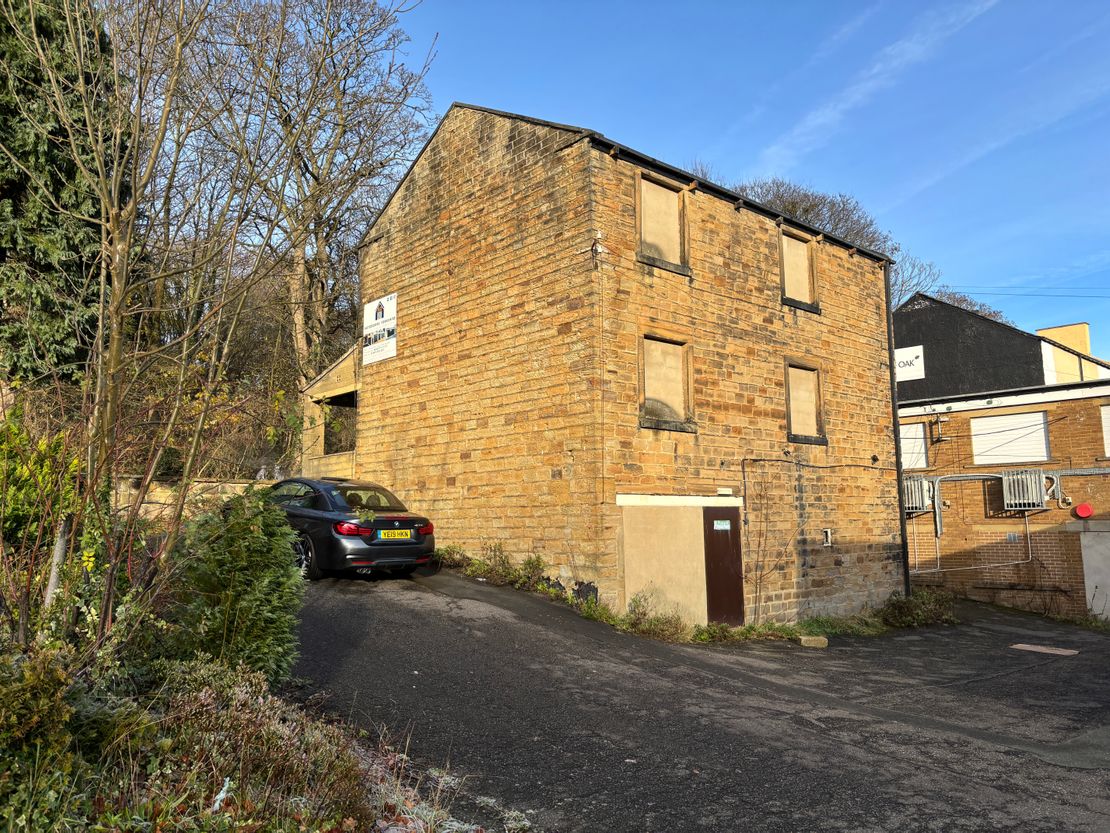 First Floor, 195 Wakefield Road, Scissett, Huddersfield, West Yorkshire, HD8 9JL