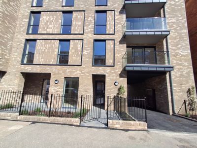 Property Image for 77 Holland Road, Hove, East Sussex, BN3 1JN