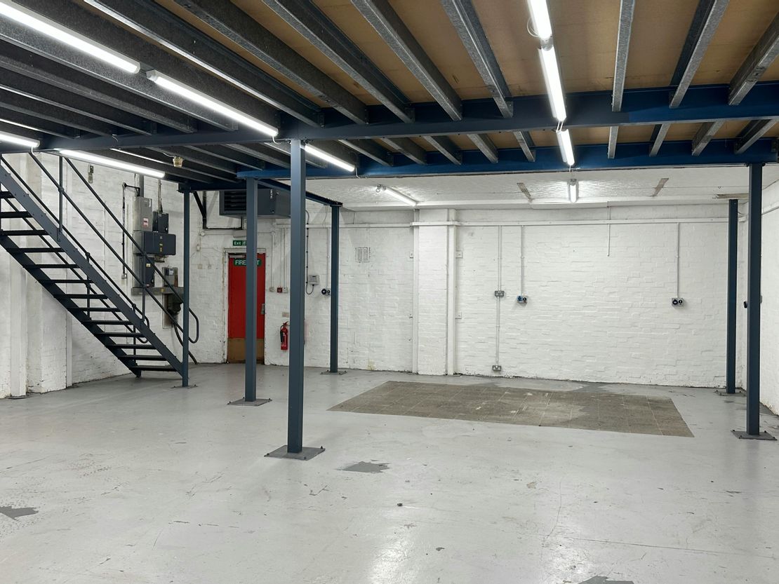 Lythalls Lane Industrial Estate, Lythalls Lane, Coventry, CV6 6FL