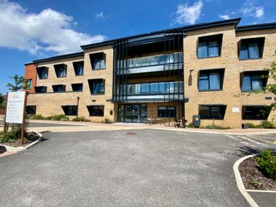 Property Image for Salon Unit, Marigold House, Hockliffe Road, Leighton Buzzard, Bedfordshire, LU7 3FF