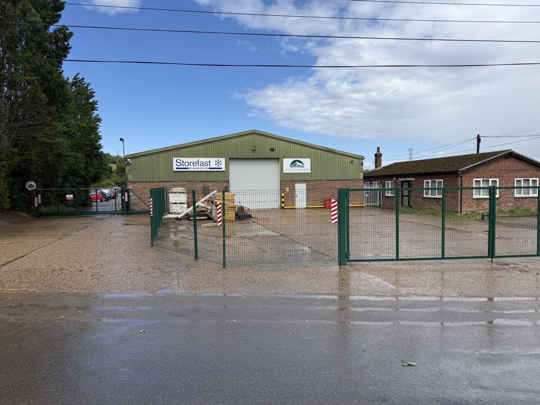 1 Storefast Estate, Park Corner Road, Southfleet, Gravesend, Kent, DA13 9LJ