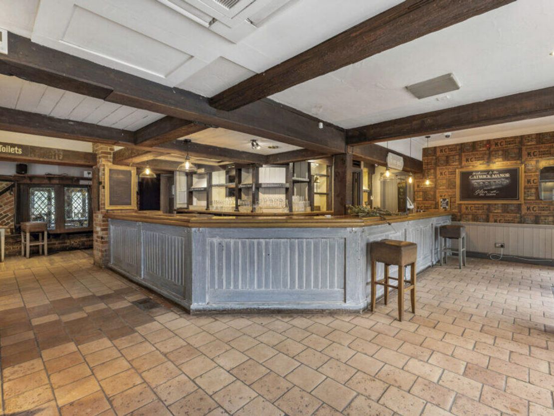 Gatwick Manor, London Road, Crawley, RH10 9ST