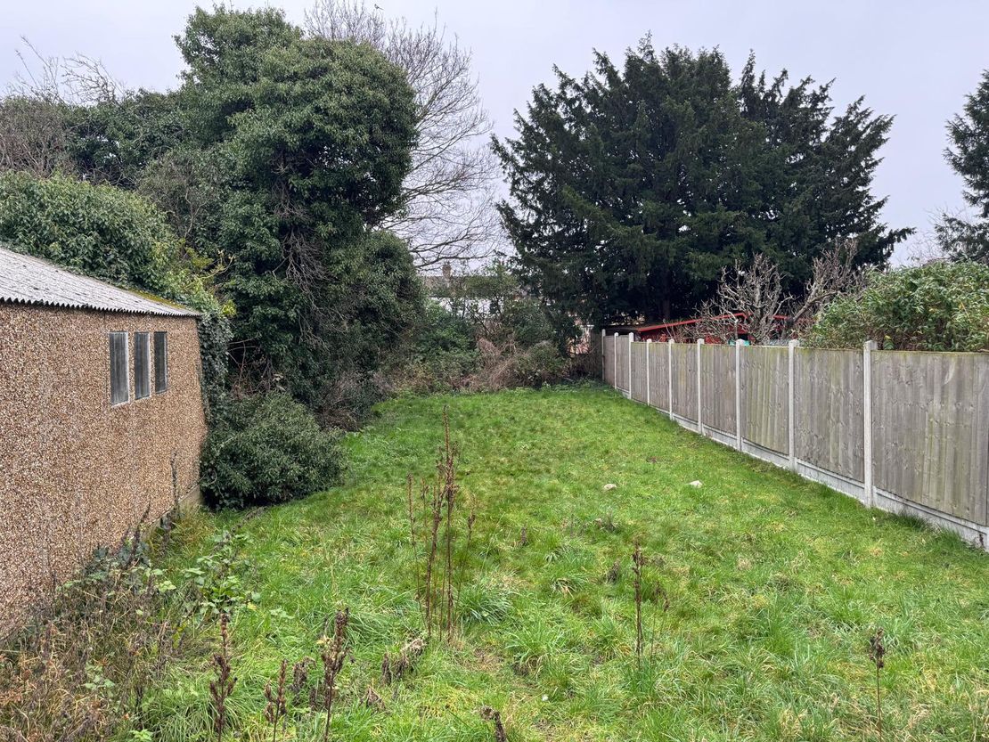 106 Charter Avenue, Ilford, Ilford, Essex, IG2 7AD