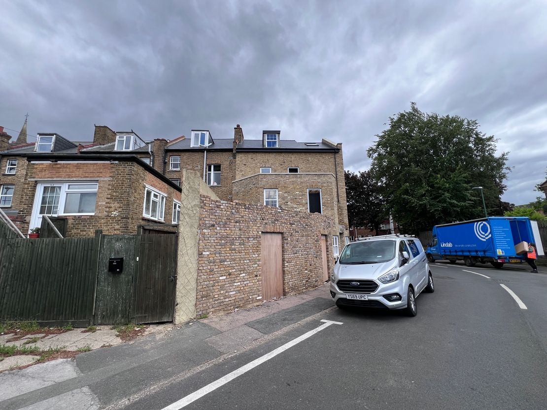 84 Manor Road, Wallington, Surrey, SM6 0AD