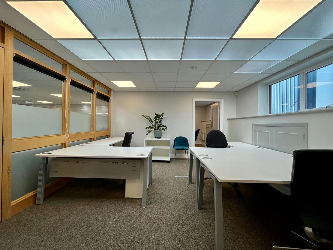 First Floor 4 The Circuit Centre, Avro Way, Weybridge, KT13 0YT