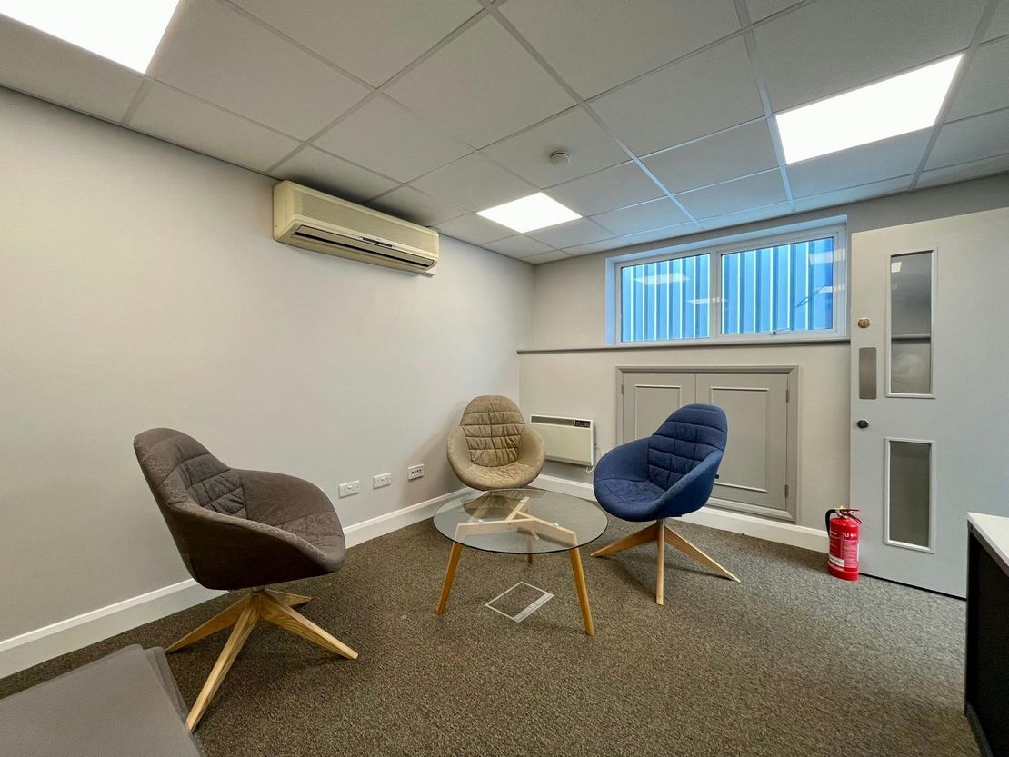 First Floor 4 The Circuit Centre, Avro Way, Weybridge, KT13 0YT