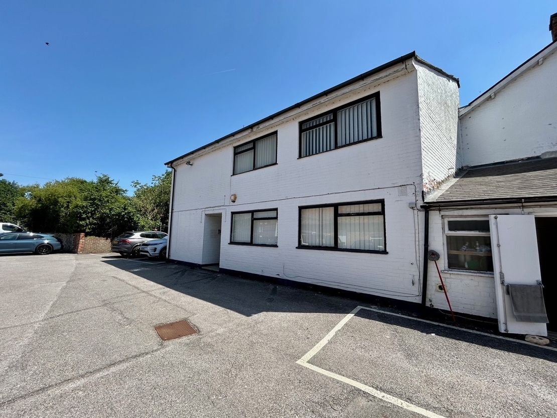 Rear Of 19, Reading Road, Pangbourne, Berkshire, RG8 7LR
