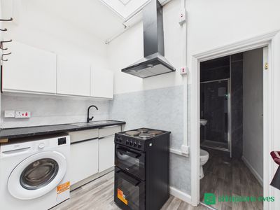 Property Image for 24 West Street, Dunstable, Bedfordshire, LU6 1SN