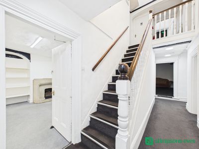 Property Image for 24 West Street, Dunstable, Bedfordshire, LU6 1SN
