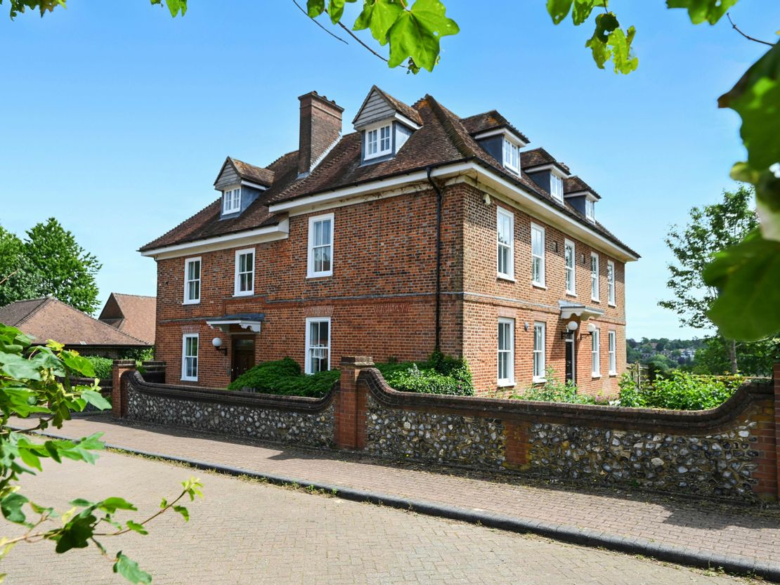 Norheads House, 14 Glovers Close, Westerham, TN16 3GA
