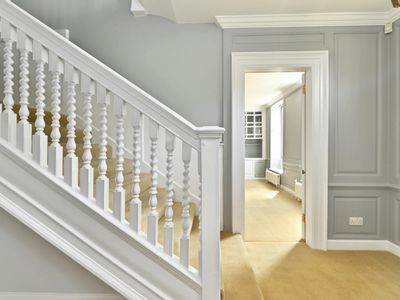 Property Image for Norheads House, 14 Glovers Close, Westerham, TN16 3GA