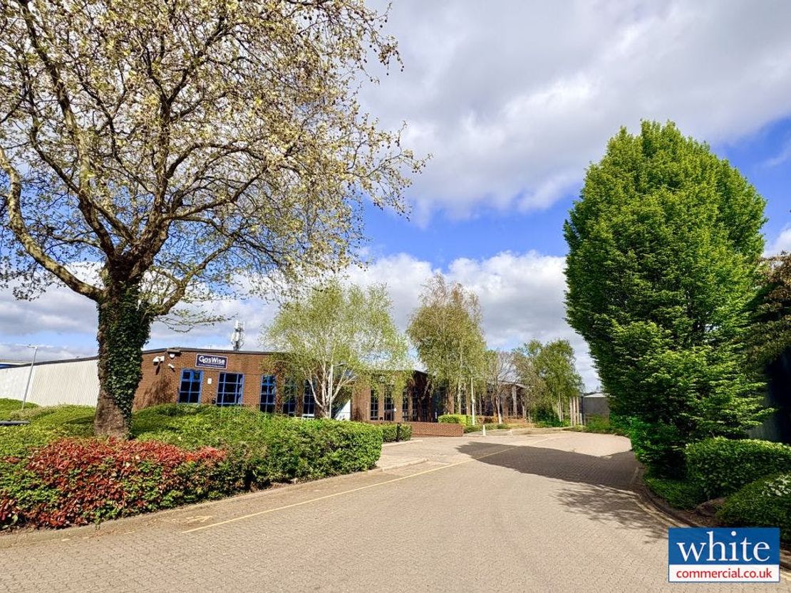 6 & 7 Wates Way, Banbury, OX16 3TS