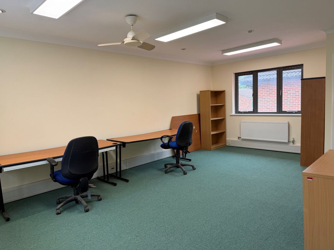 14-16 Mulfords Hill, Tadley RG26 3JA