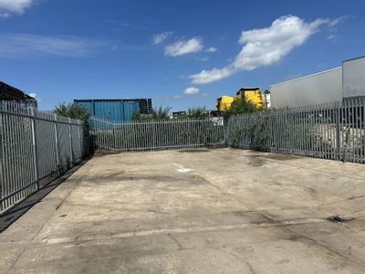 Property Image for Yard 4, Leagrave Road, Luton, Bedfordshire, LU3 1RJ