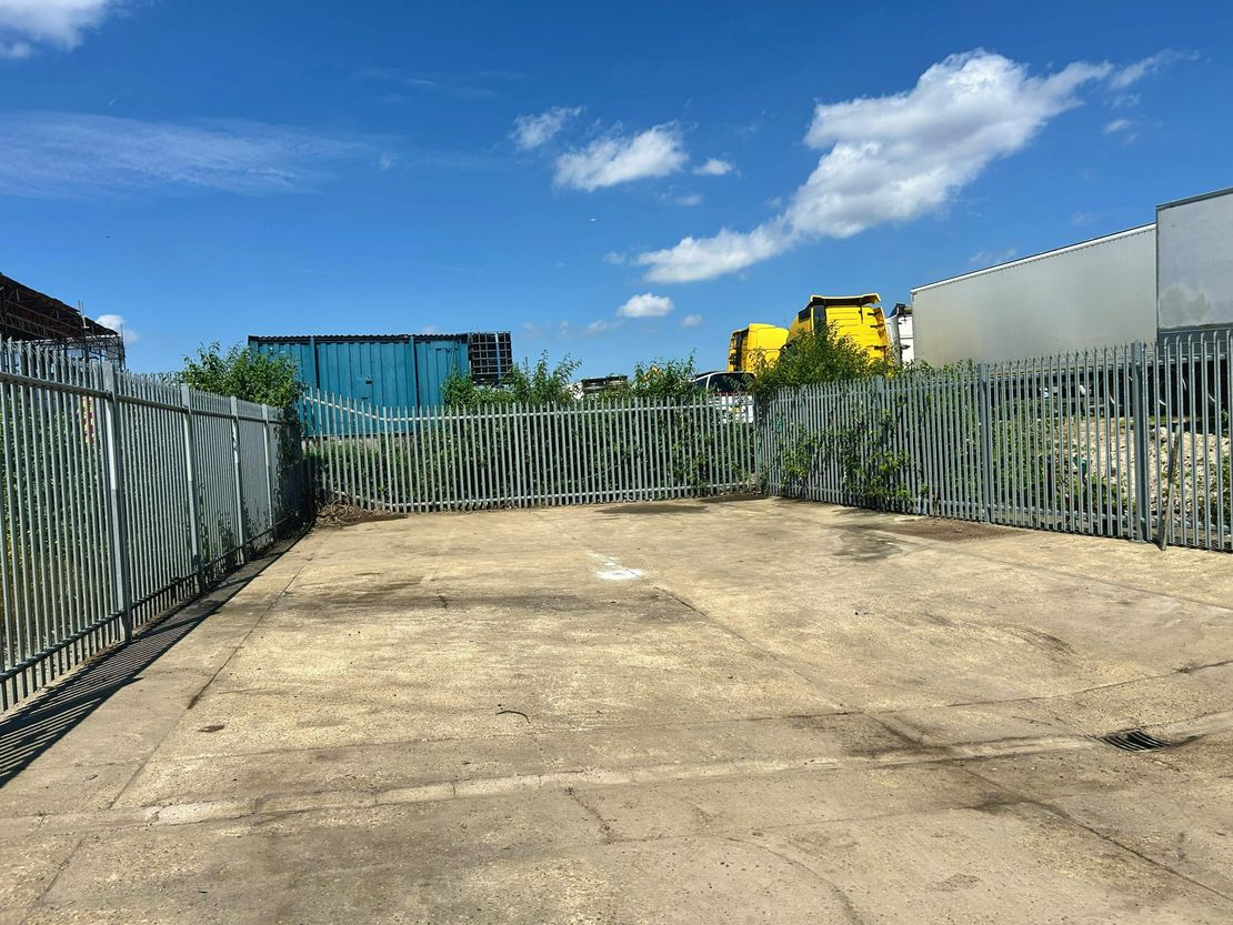 Yard 4, Britannia Estate, Leagrave Road, Luton, LU3 1RJ