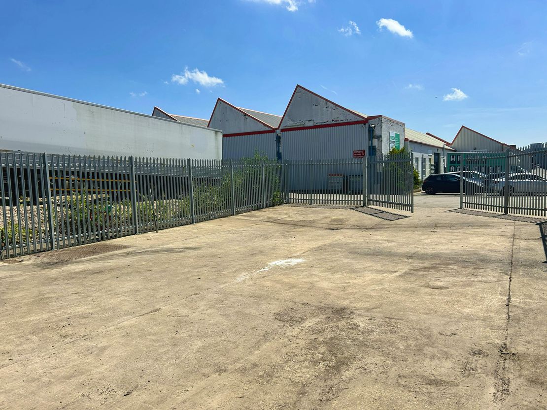 Yard 4, Britannia Estate, Leagrave Road, Luton, LU3 1RJ