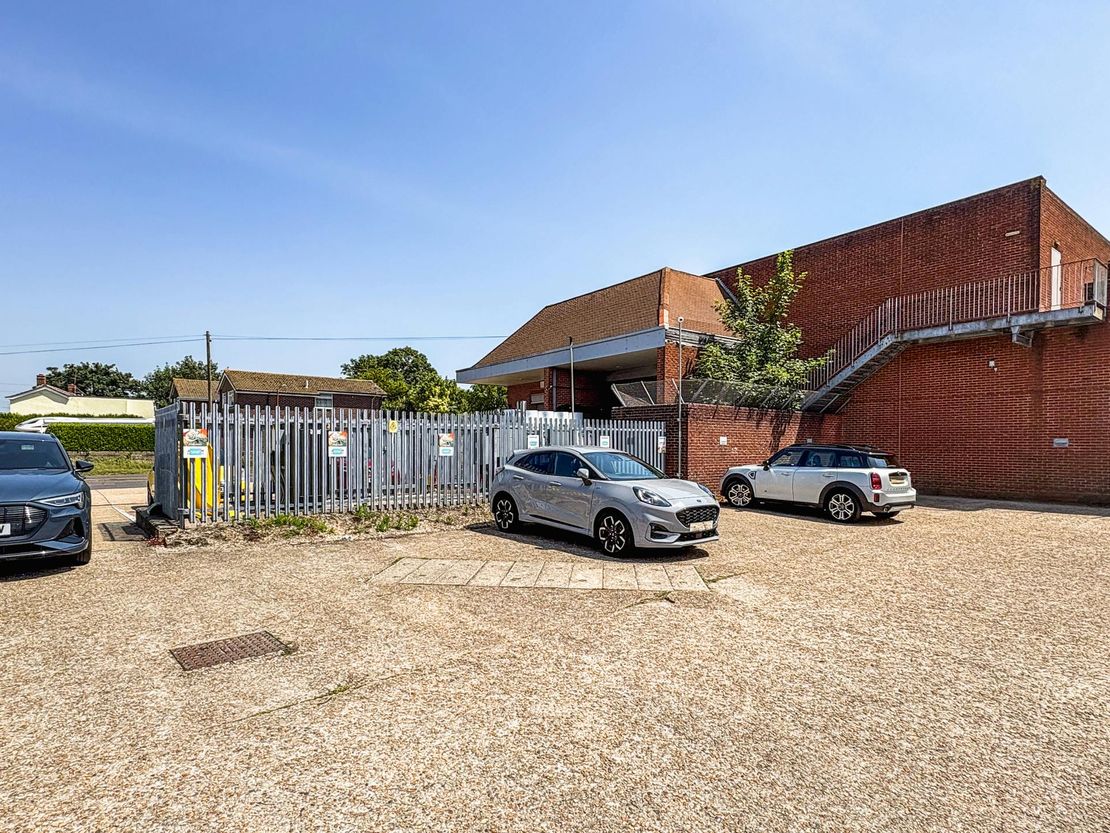 274 Wallisdown Road, Bournemouth, BH10 4HZ
