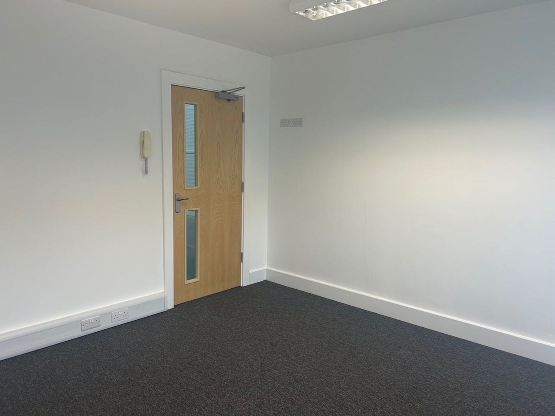 Unit 22, Bilton Industrial Estate, Bracknell, RG12 8YT