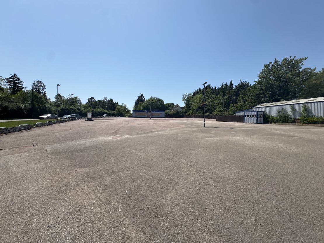 Pine Tree Garage, Tring Road, Edlesborough, Dunstable, Buckinghamshire, LU6 2EQ