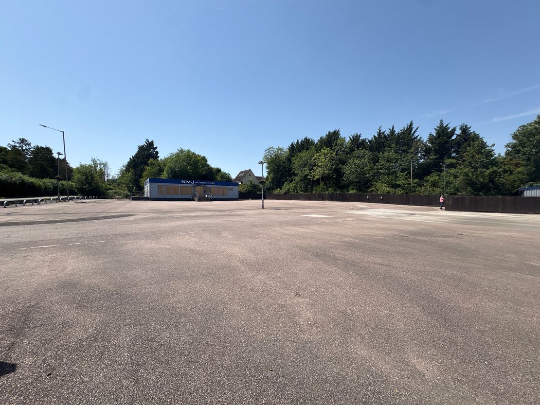 Pine Tree Garage, Tring Road, Edlesborough, Dunstable, Buckinghamshire, LU6 2EQ