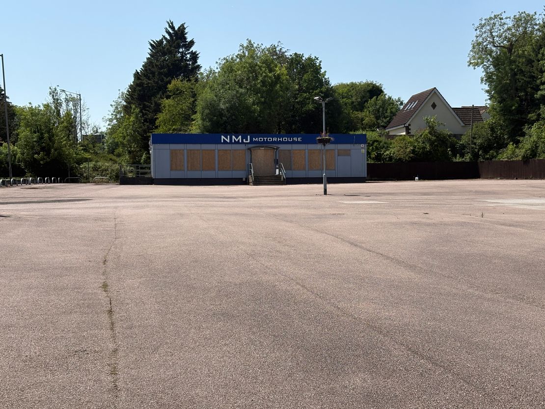 Pine Tree Garage, Tring Road, Edlesborough, Dunstable, Buckinghamshire, LU6 2EQ