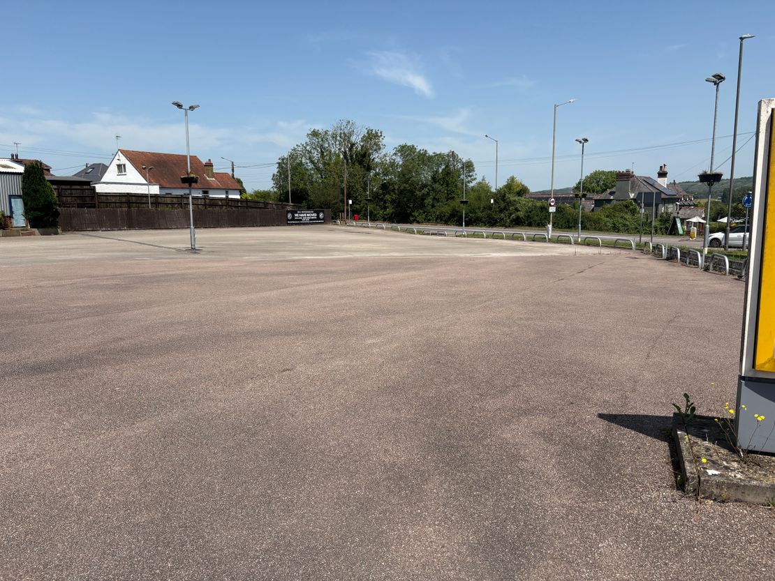 Pine Tree Garage, Tring Road, Edlesborough, Dunstable, Buckinghamshire, LU6 2EQ
