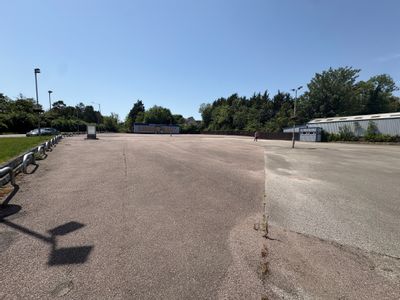 Property Image for Pine Tree Garage, Tring Road, Edlesborough, Dunstable, Buckinghamshire, LU6 2EQ