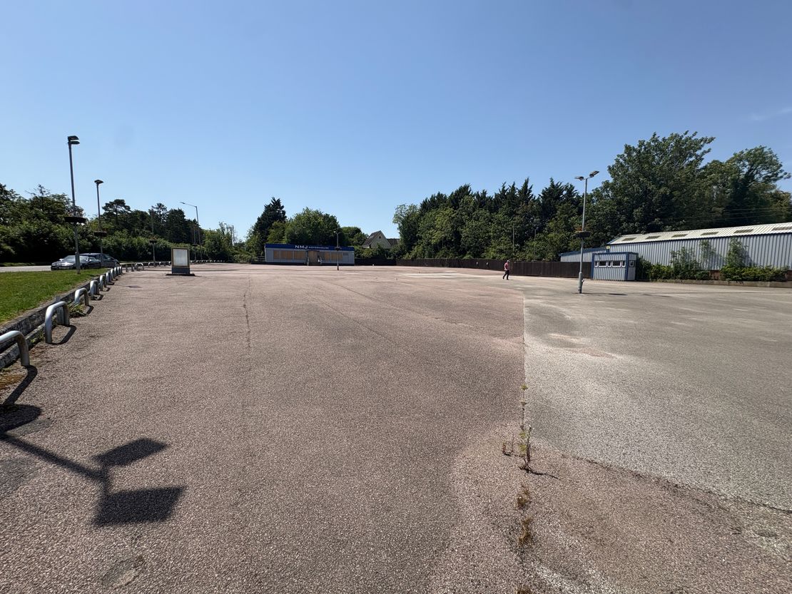 Pine Tree Garage, Tring Road, Edlesborough, Dunstable, Buckinghamshire, LU6 2EQ