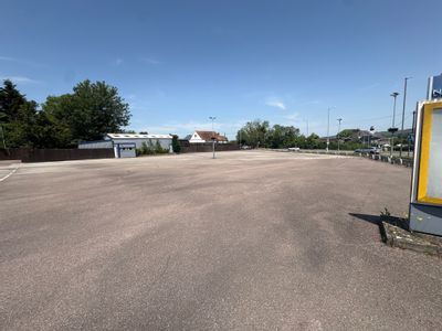 Property Image for Pine Tree Garage, Tring Road, Edlesborough, Dunstable, Buckinghamshire, LU6 2EQ