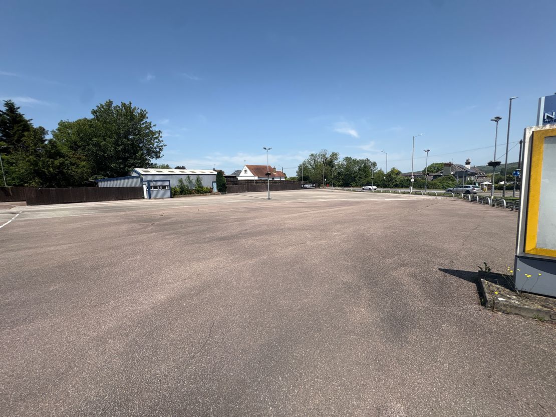 Pine Tree Garage, Tring Road, Edlesborough, Dunstable, Buckinghamshire, LU6 2EQ