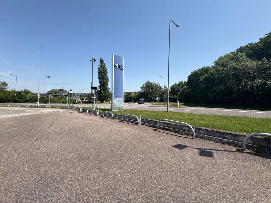 Pine Tree Garage, Tring Road, Edlesborough, Dunstable, Buckinghamshire, LU6 2EQ