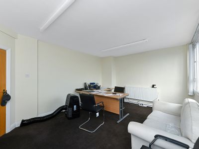 Property Image for 31 Glaisdale Drive East, Bilborough, Nottingham, Nottinghamshire, NG8 4GU