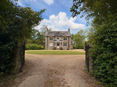 Property Image for The White House, London Road, Copdock, Ipswich, Suffolk, IP8 3JH