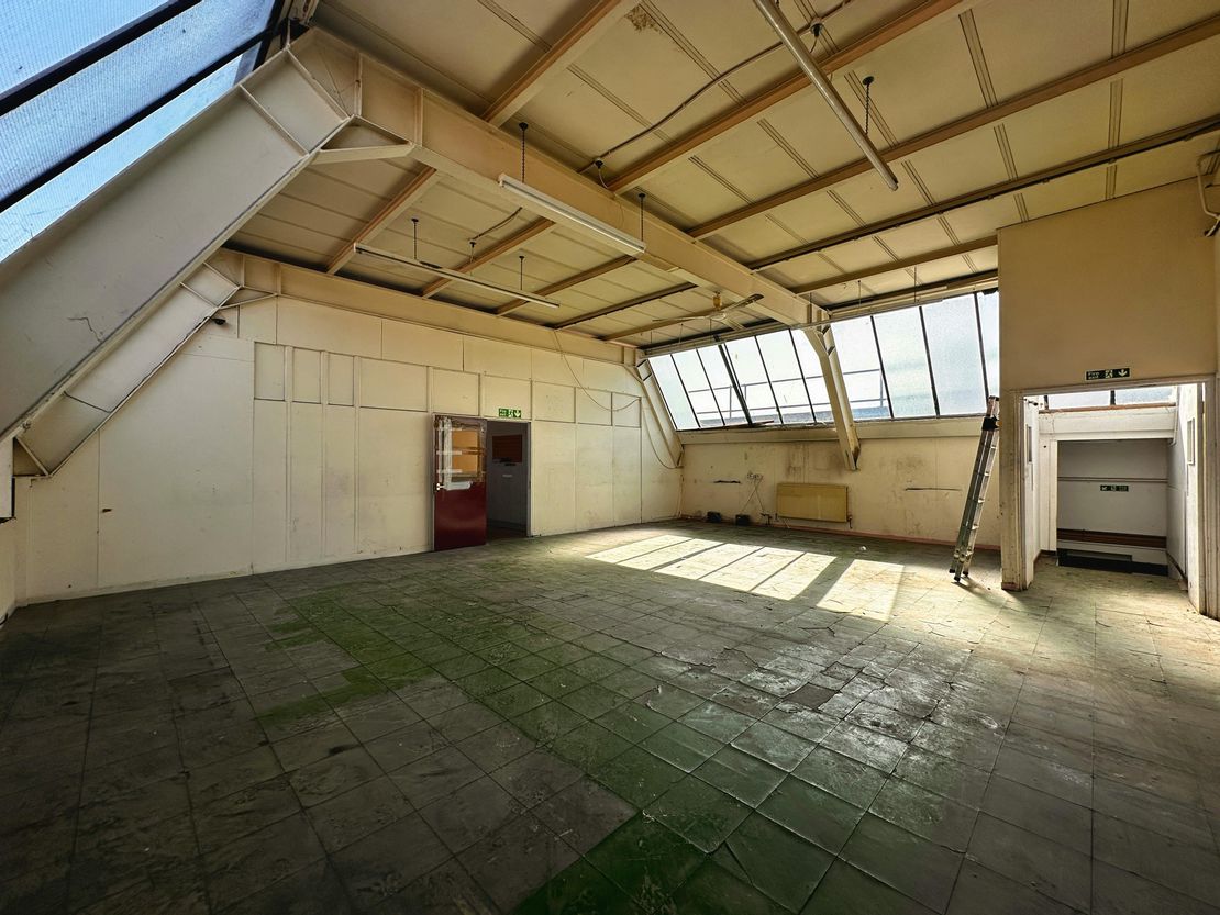 Unit 33, Cam Centre, Hitchin, SG4 0TW
