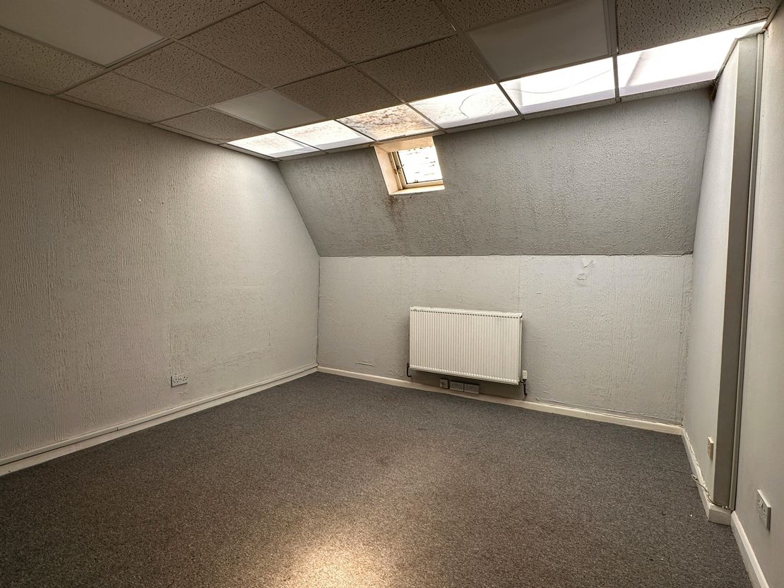 Unit 33, Cam Centre, Hitchin, SG4 0TW