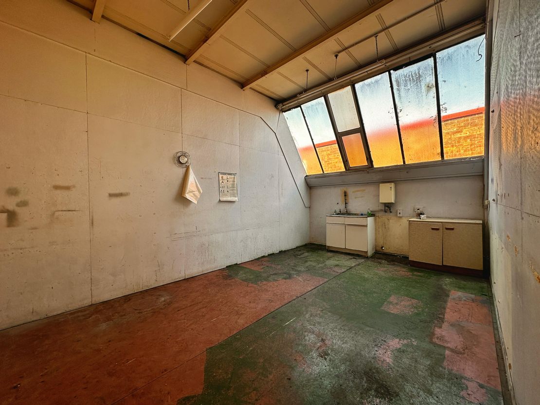 Unit 33, Cam Centre, Hitchin, SG4 0TW