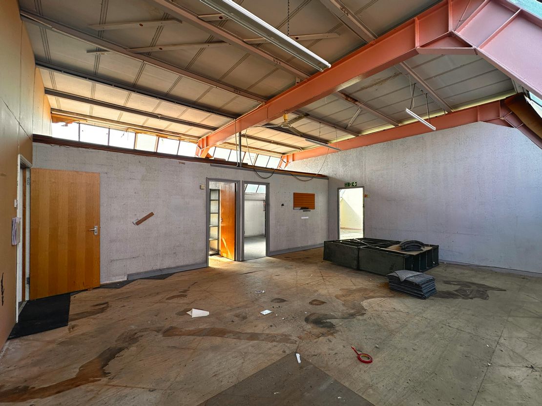 Unit 33, Cam Centre, Hitchin, SG4 0TW