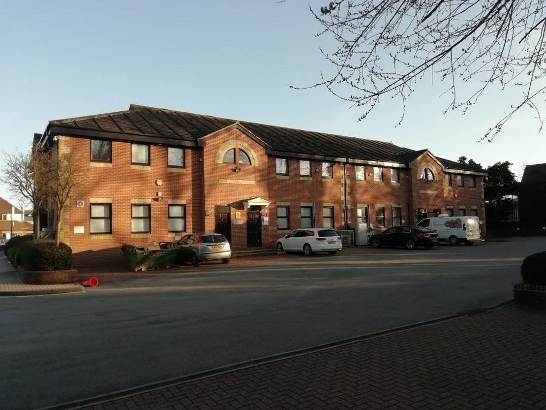 3 Tanners Yard, London Road, Bagshot, GU19 5HD