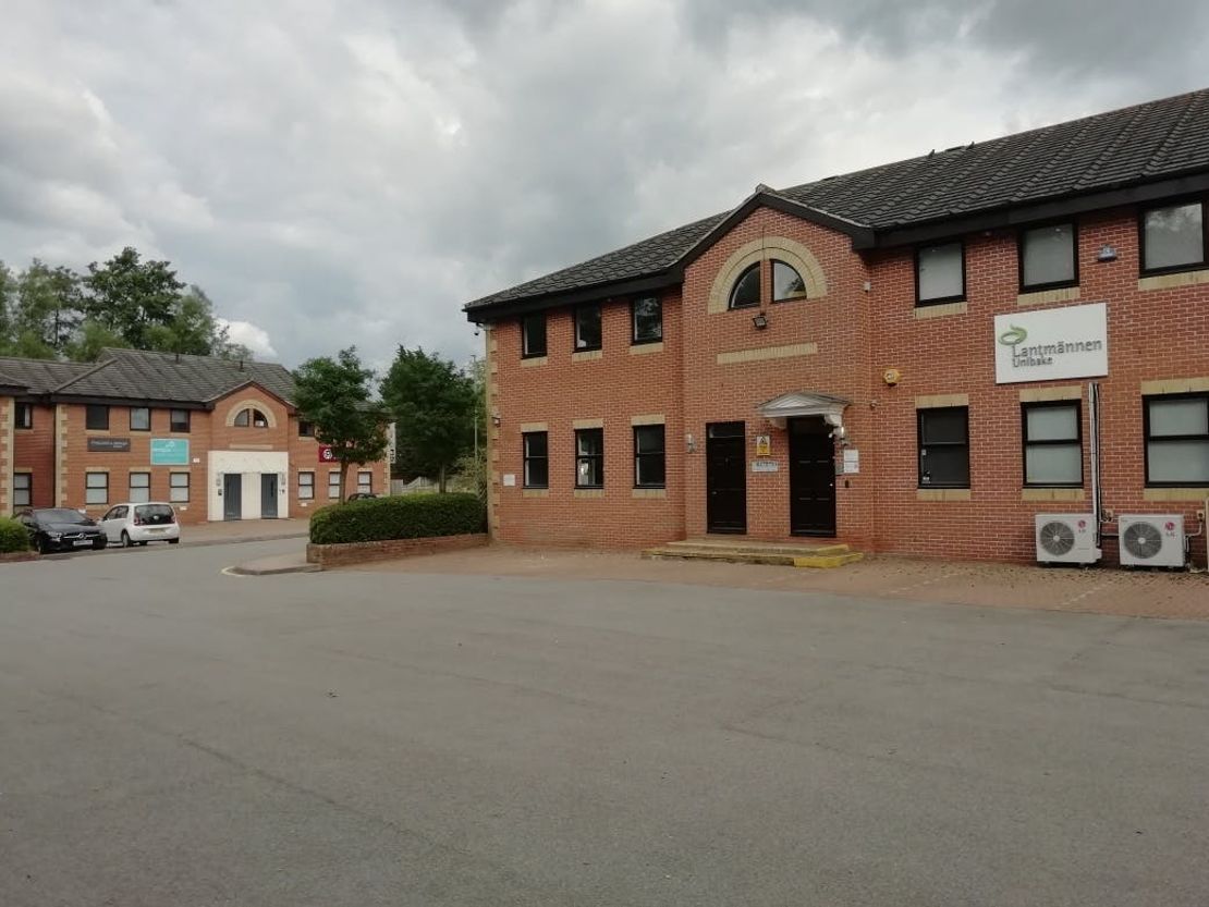 3 Tanners Yard, London Road, Bagshot, GU19 5HD