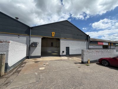 Property Image for 17 Redhills Road, South Woodham Ferrers, Chelmsford, Essex, CM3 5UP