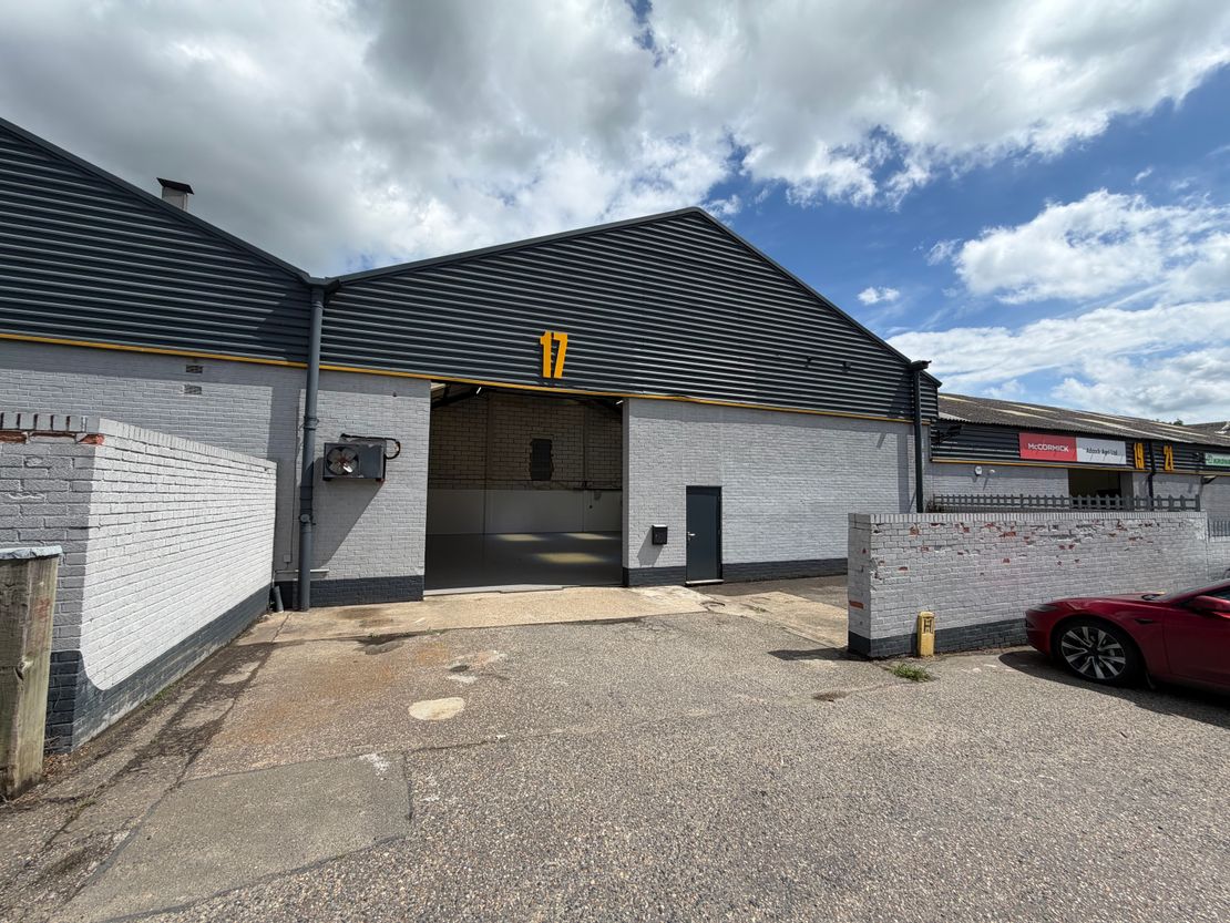 17 Redhills Road, South Woodham Ferrers, Chelmsford, Essex, CM3 5UP