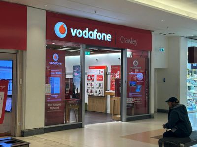 Property Image for Unit 8, County Mall Shopping Centre, Crawley, RH10 1FF