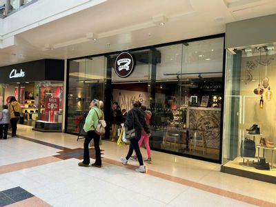 Property Image for Unit 8, County Mall Shopping Centre, Crawley, RH10 1FF