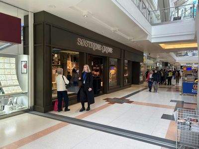 Property Image for Unit 8, County Mall Shopping Centre, Crawley, RH10 1FF