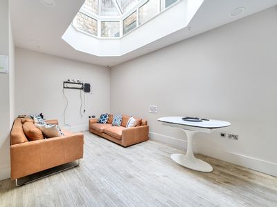 Property Image for 46 Hertford Street, London, Greater London, W1J 7DP
